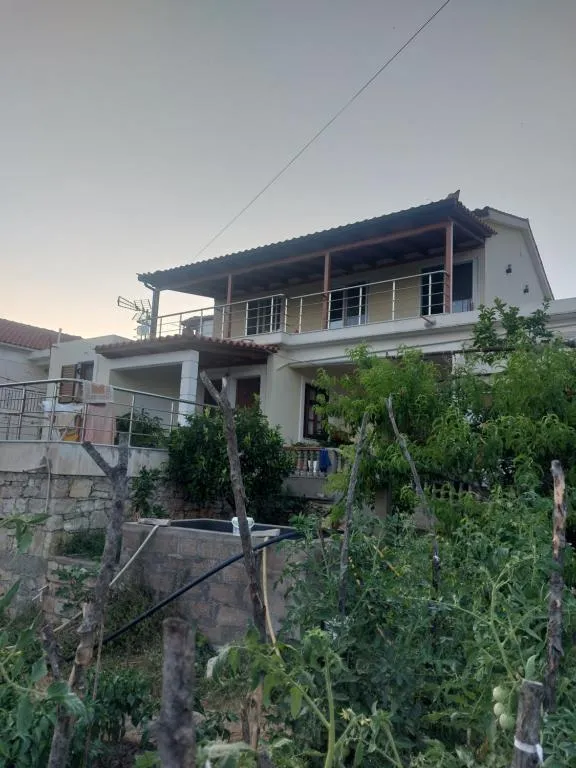 Laertis house — view 3