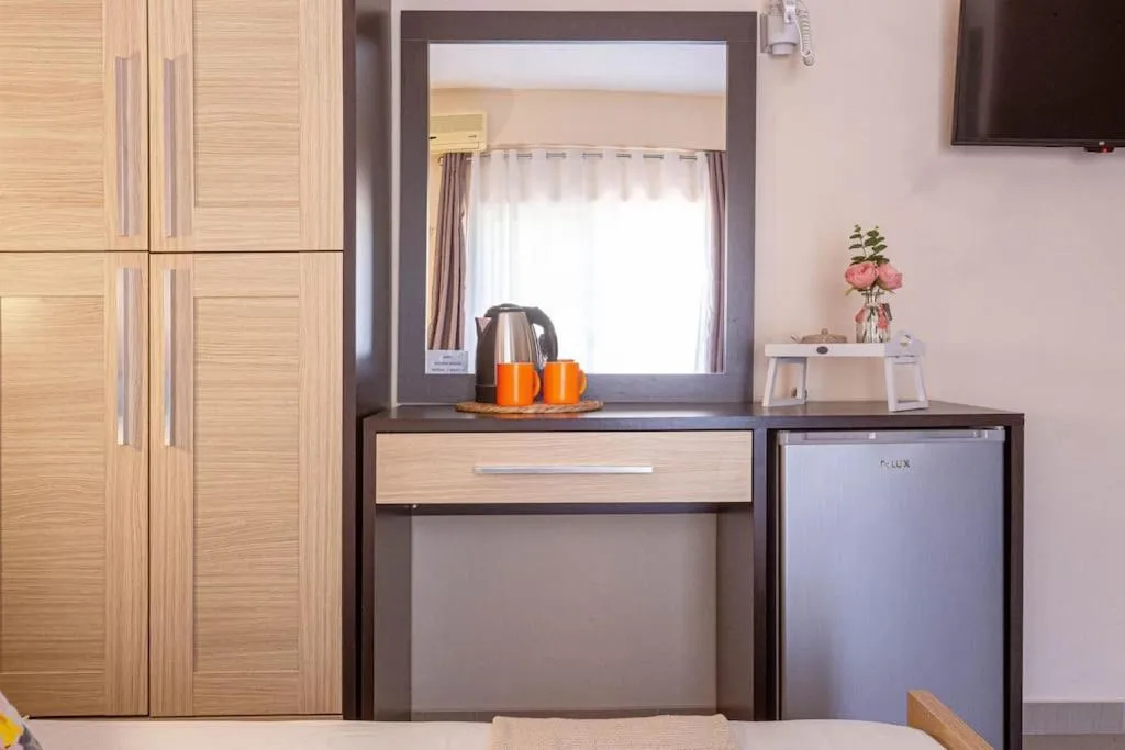 Potam'Sea Bliss 7 - Beach Front, Sun Beds & Parking — view 4