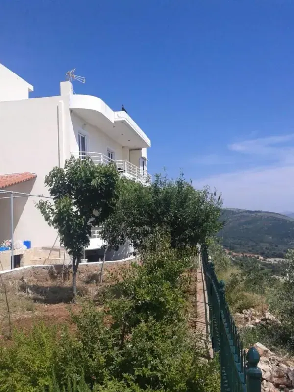 Villa Kolori (Vuno) — view 3