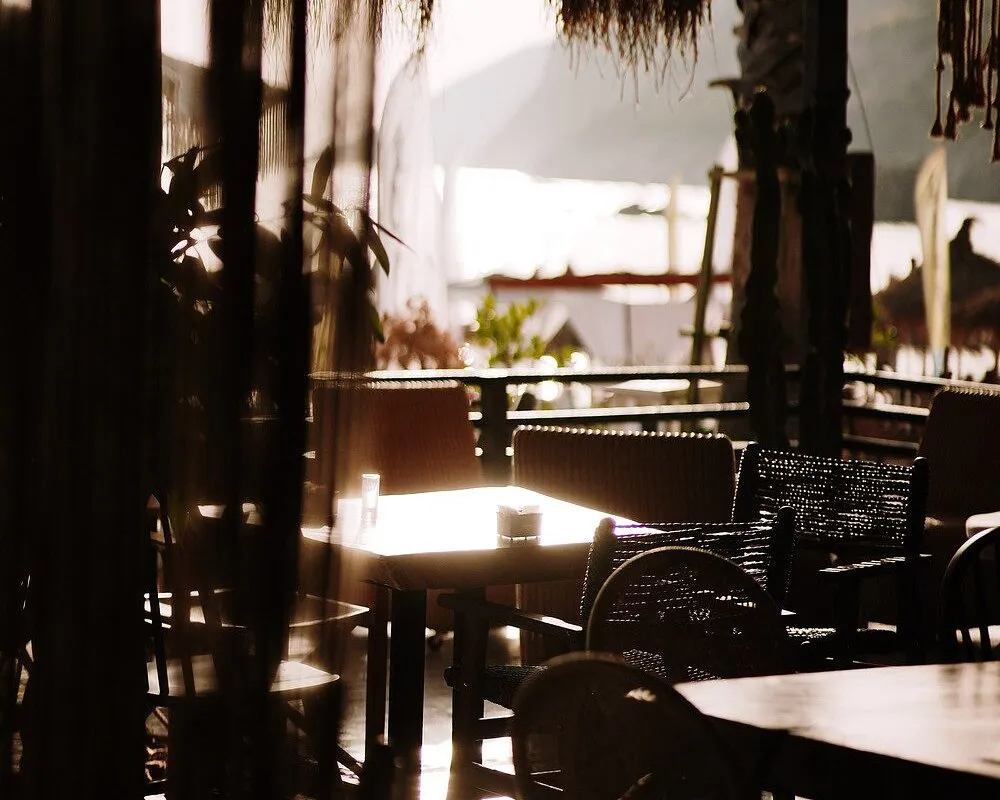 Favela Beach Bar with tropical decor on Jale Beach