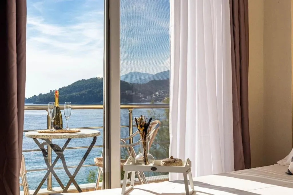 Potam'Sea Bliss 1 - Beach Front, Parking in Himara, Albania