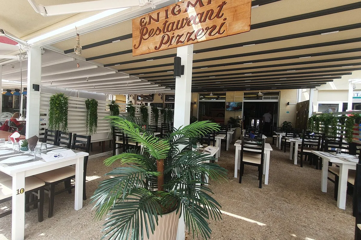 Enigma Pizzeria Italian pizza on the Himara promenade