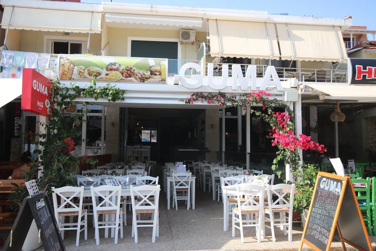 Guma Restorant Greek-Albanian dining on the Himara promenade