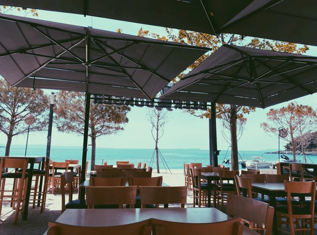Obelix Beer N Burger beachfront burgers on Spile in Himara