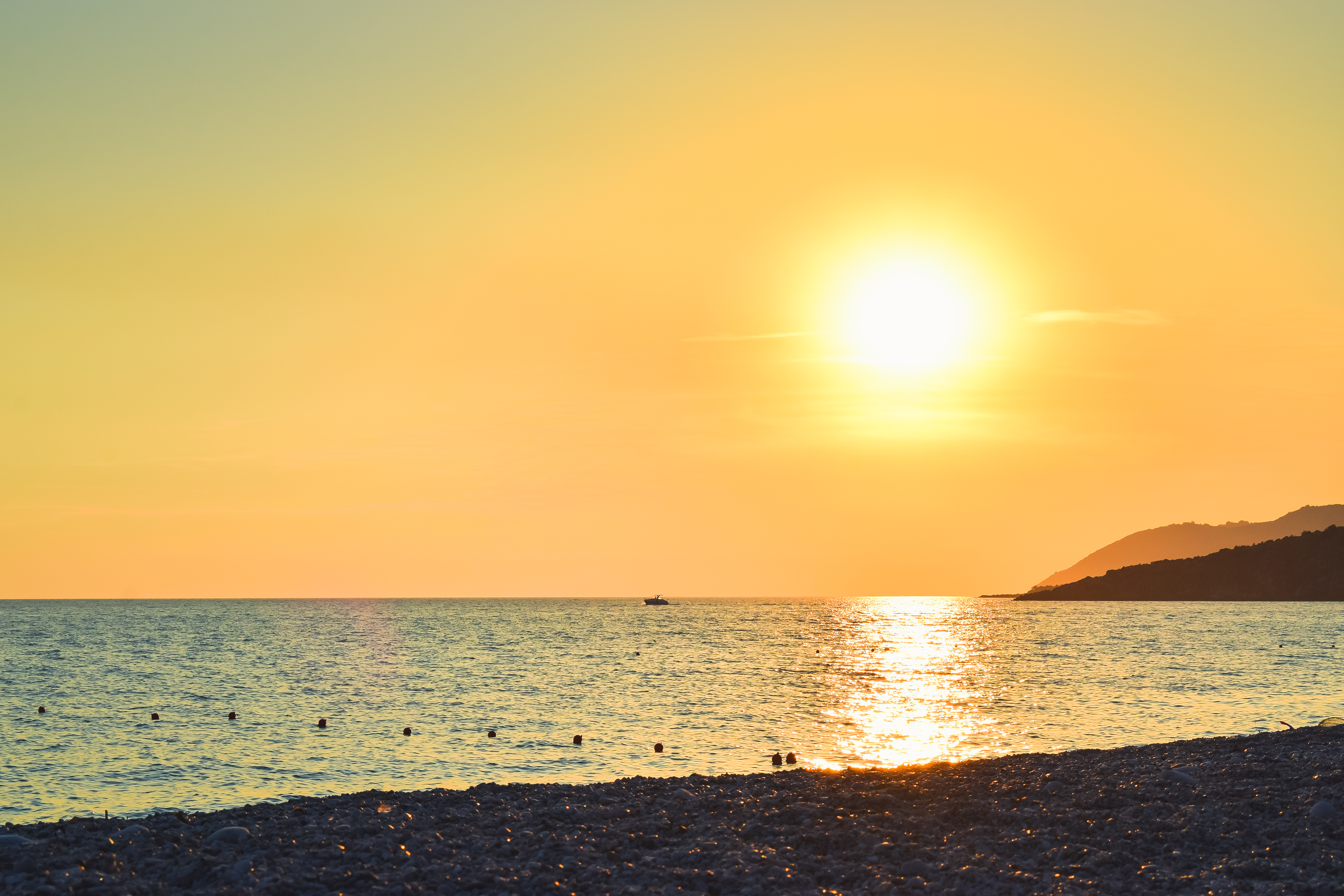 Restaurant Himara 28 Mediterranean dining on the Himara promenade