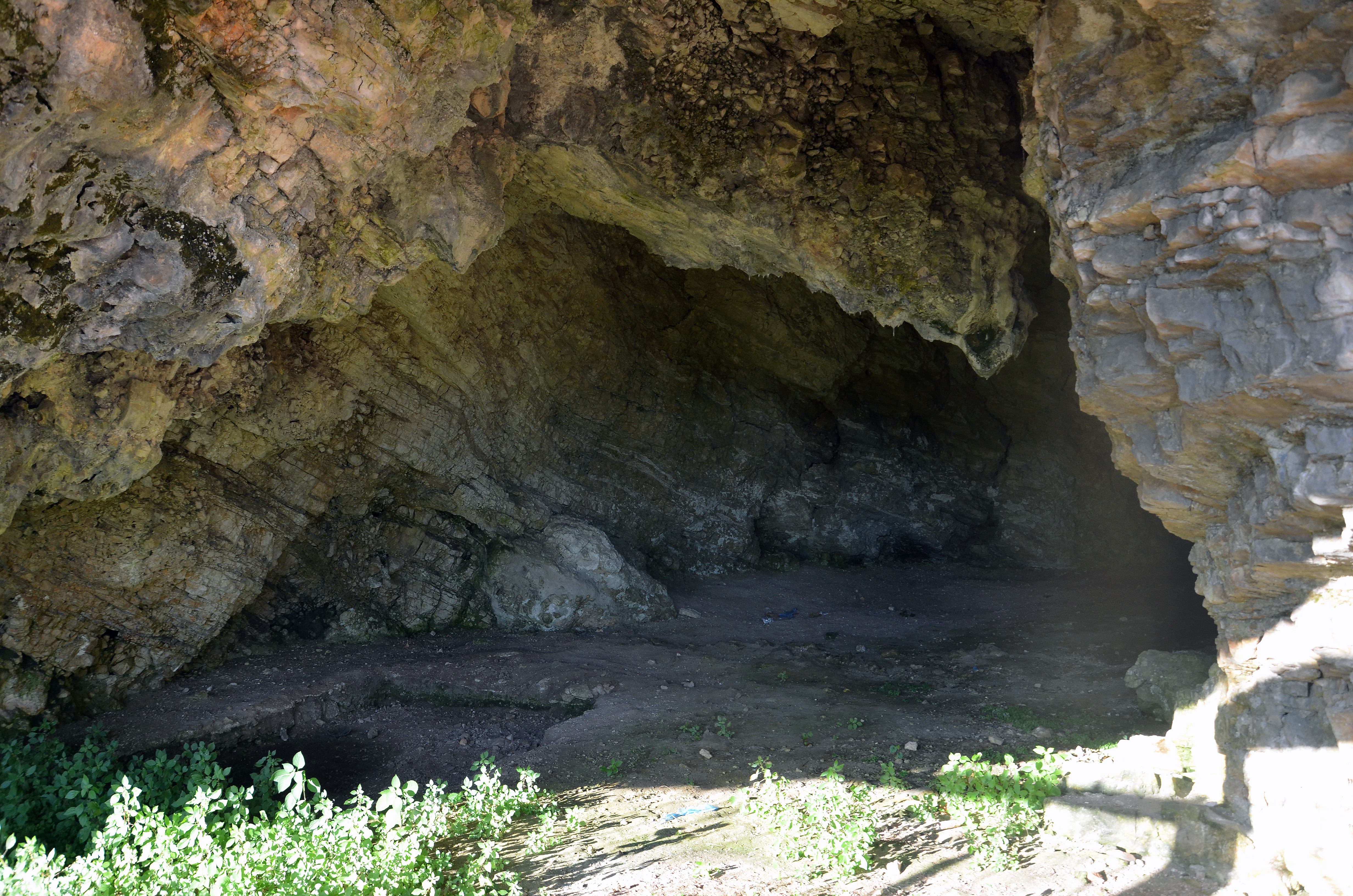 Akuarium Beach tiny cove with crystal-clear blue-turquoise water resembling an aquarium